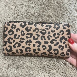 NWT Kate Spade Darcy Slim Bifold Wallet in Leopard